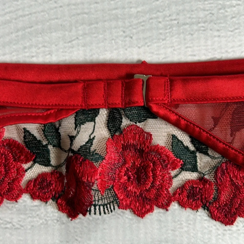 Fleur du Mal Roses and Thorns Garter‎ Belt NWOT Sz XS/S